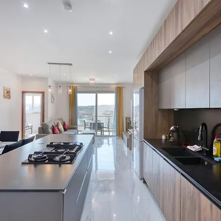 Spacious & Bright 3 Bedroom With Balcony Kdeb1-1