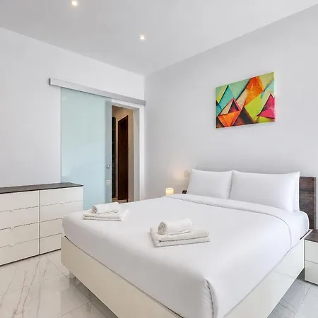 Spacious & Bright 3 Bedroom With Balcony Kdeb1-1
