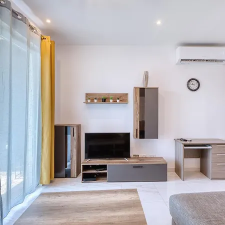 Spacious & Bright 3 Bedroom With Balcony Kdeb1-1 Апартаменты Марсашлокк