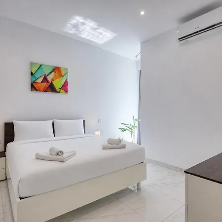 Spacious & Bright 3 Bedroom With Balcony Kdeb1-1 *