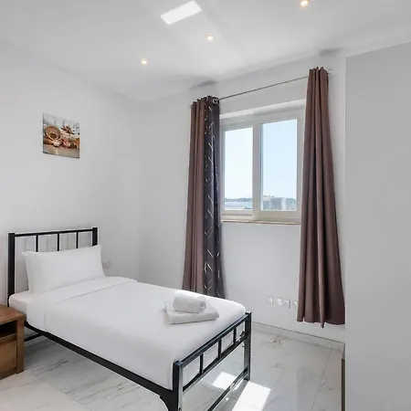 Spacious & Bright 3 Bedroom With Balcony Kdeb1-1 Apartman