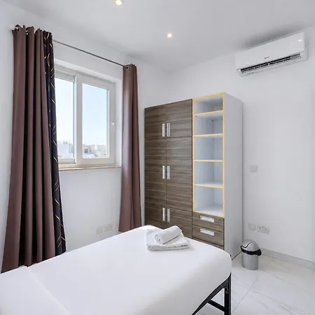 Apartman Spacious & Bright 3 Bedroom With Balcony Kdeb1-1 *